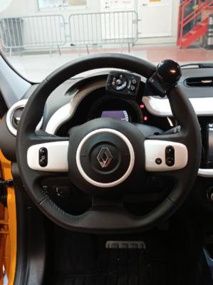 Installation d'une télécommande multifonction sur la Renault Twingo par AVH