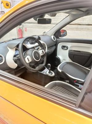 Installation d'une télécommande multifonction sur la Renault Twingo par AVH