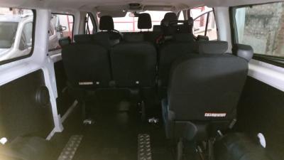 Transport d'un fauteuil roulant sur un Ford Custom Transit combi