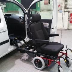 Turny - Carony siège Compact; installé sur un Renault Kangoo II