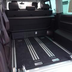 Transformation du Volkswagen Multivan pour le transport d'un fauteuil roulant Transformation du Volkswagen Multivan pour le transport d'un fauteuil roulant