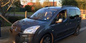CITROEN BERLINGO XTR aménagé au volant avec une grue dans le coffre CITROEN BERLINGO XTR aménagé au volant avec une grue dans le coffre