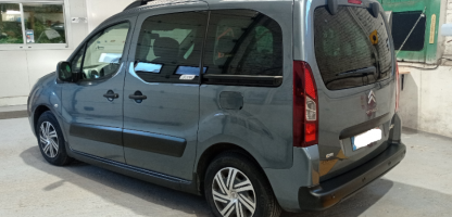 Citroen Berlingo bva équipé pour la conduite au volant et avec une grue de coffre Citroen Berlingo bva équipé pour la conduite au volant et avec une grue de coffre