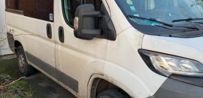 Véhicule Peugeot Boxer TPMR homologué 2 places assises + 1 fauteuil roulant
