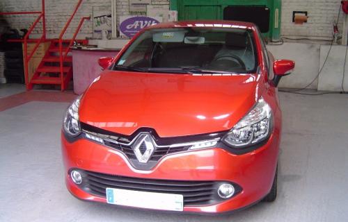 Manettes accélérateur/frein sur la Renault Clio IV